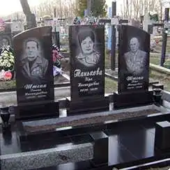 Потрійні пам’ятники — приклад композиції